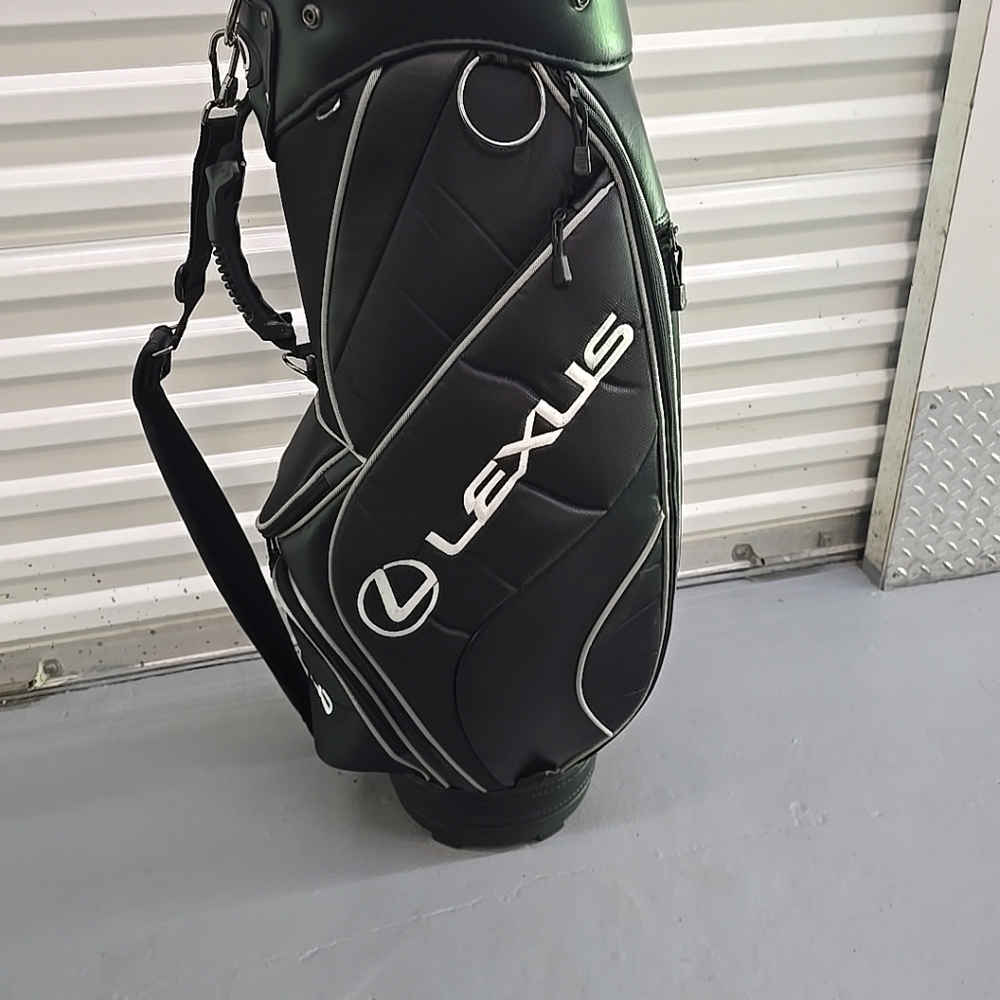 LEXUS GOLF OEM BAG WITH CARRY ON STRAP 9.5 CONDITION